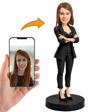 Mujer de Negocios Vistiendo Traje Negro Figuras Personalizadas para Regalar
